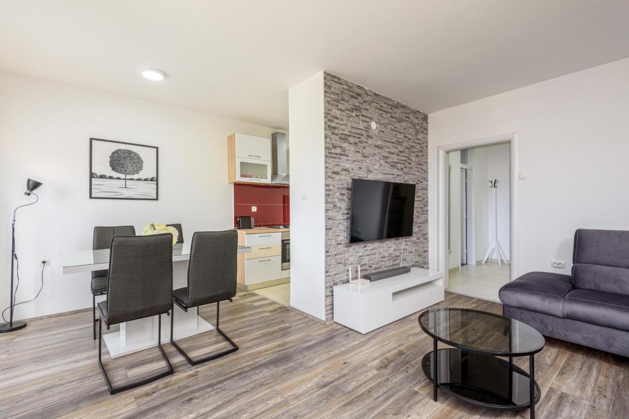 Apartment Tina Ploce  Bagian luar foto