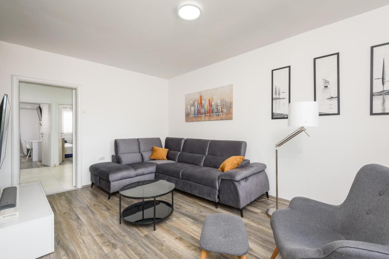 Apartment Tina Ploce  Bagian luar foto