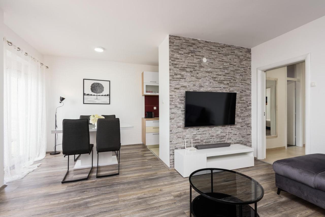 Apartment Tina Ploce  Bagian luar foto