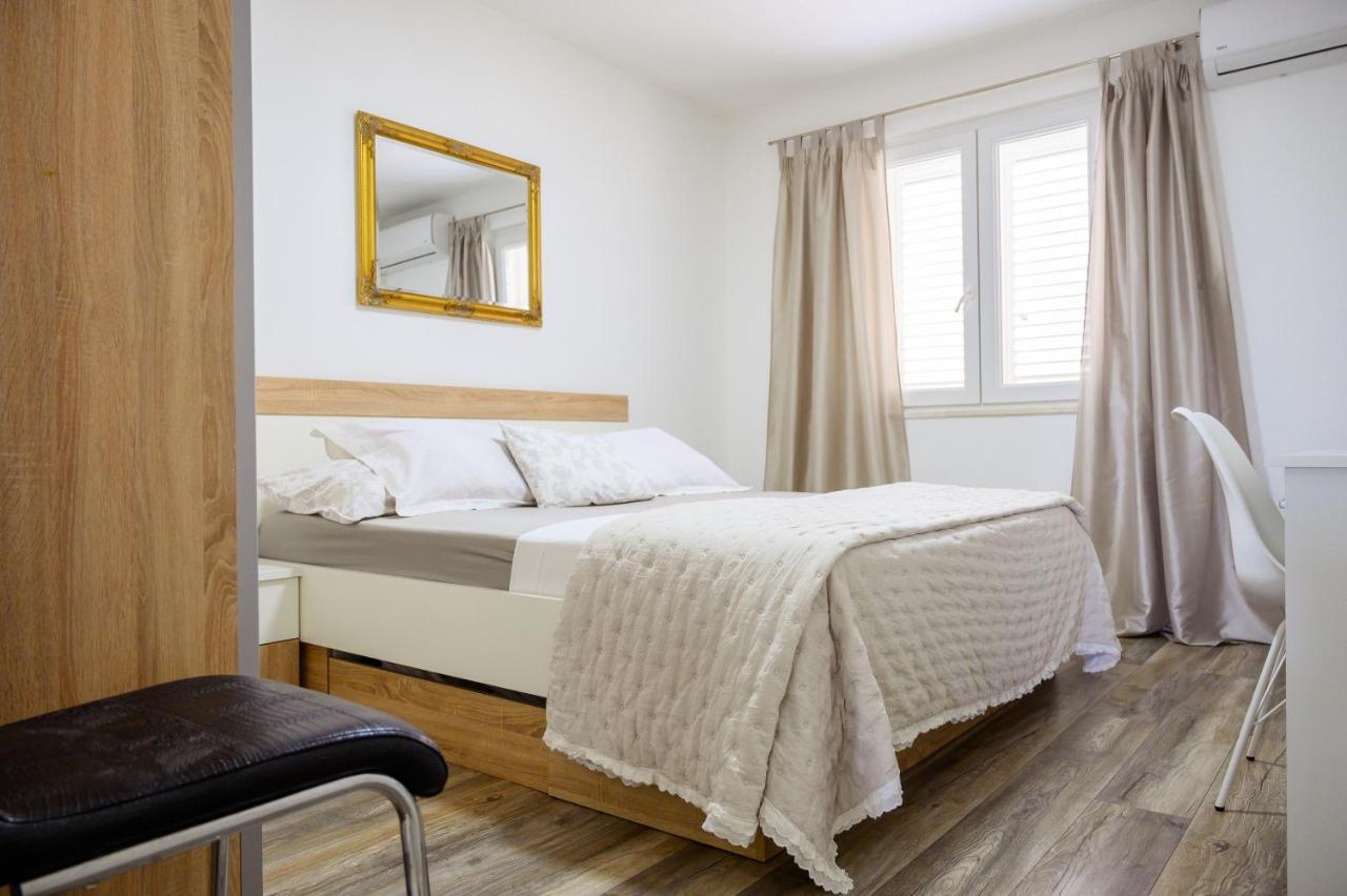 Apartment Tina Ploce  Bagian luar foto