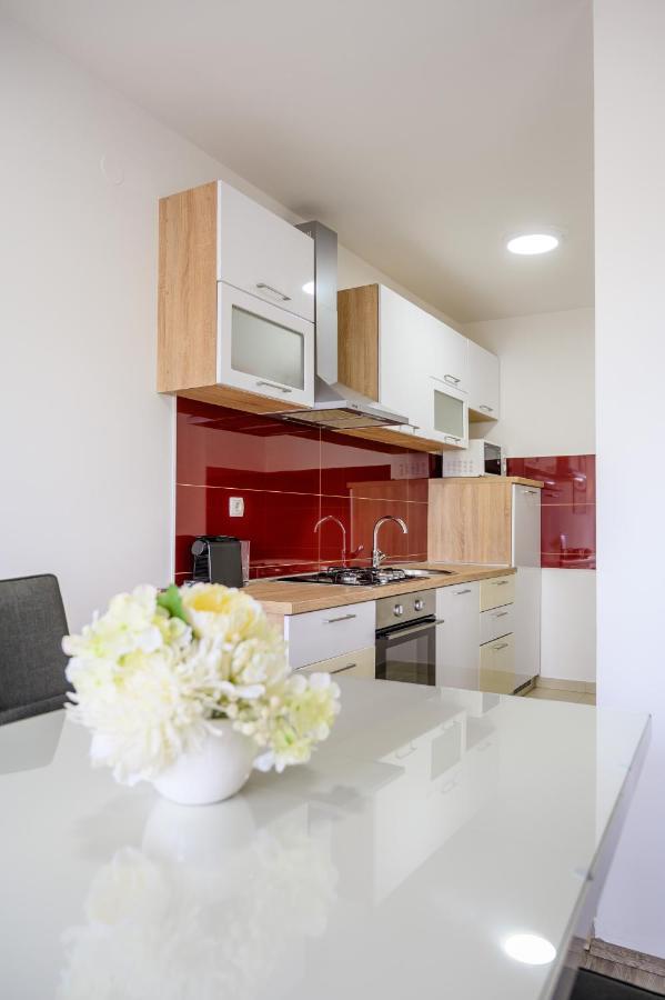 Apartment Tina Ploce  Bagian luar foto