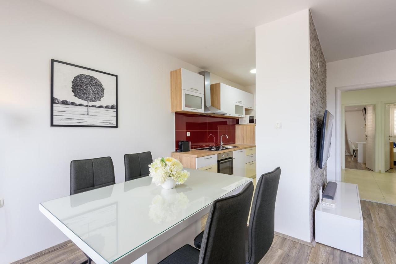 Apartment Tina Ploce  Bagian luar foto