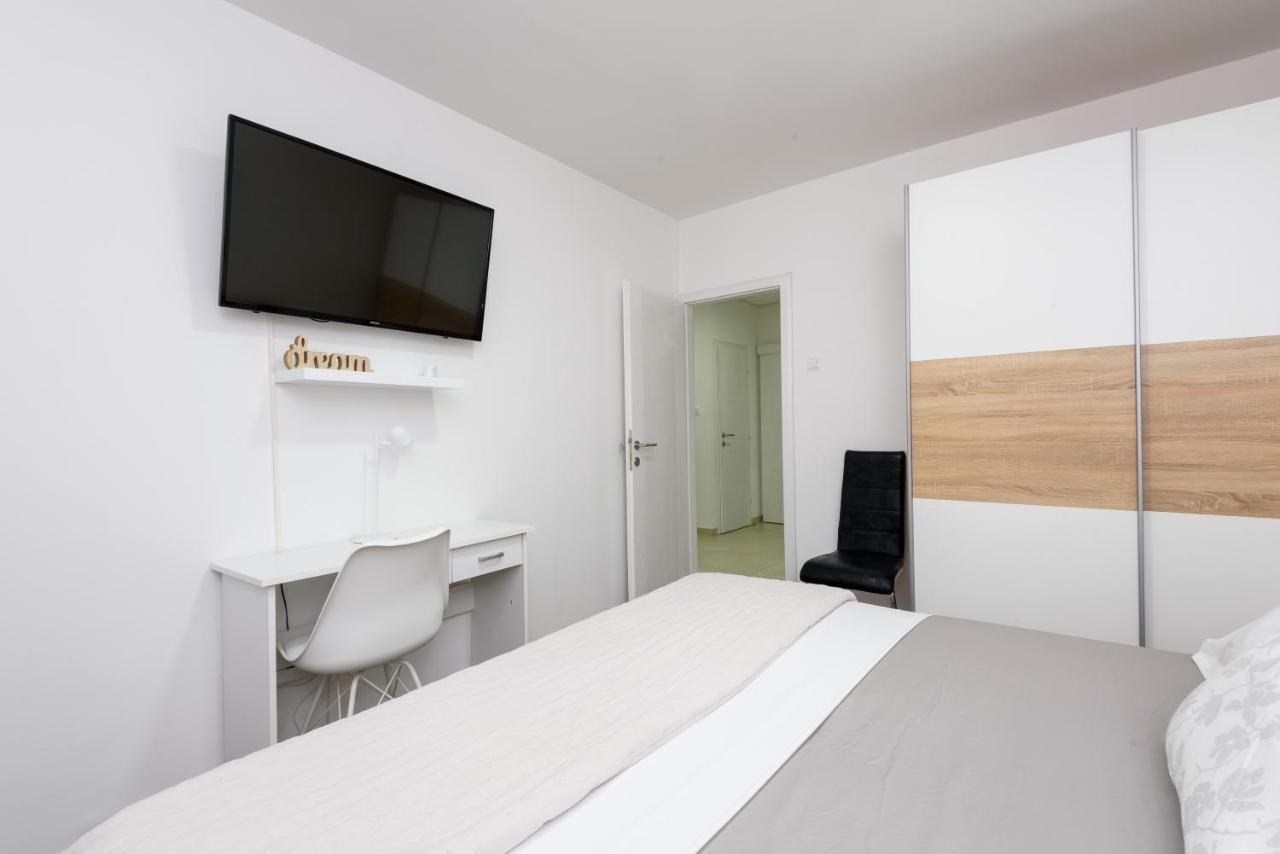 Apartment Tina Ploce  Bagian luar foto