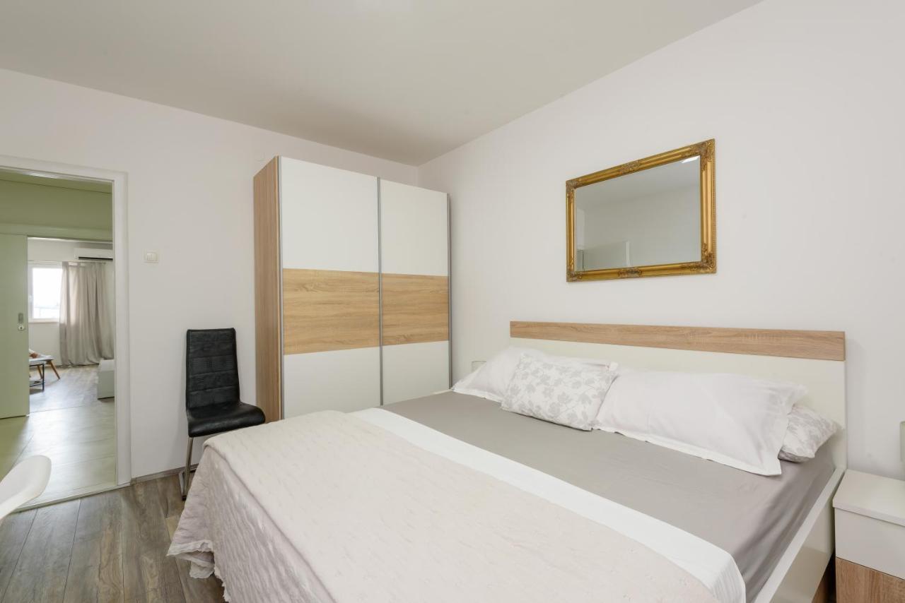 Apartment Tina Ploce  Bagian luar foto