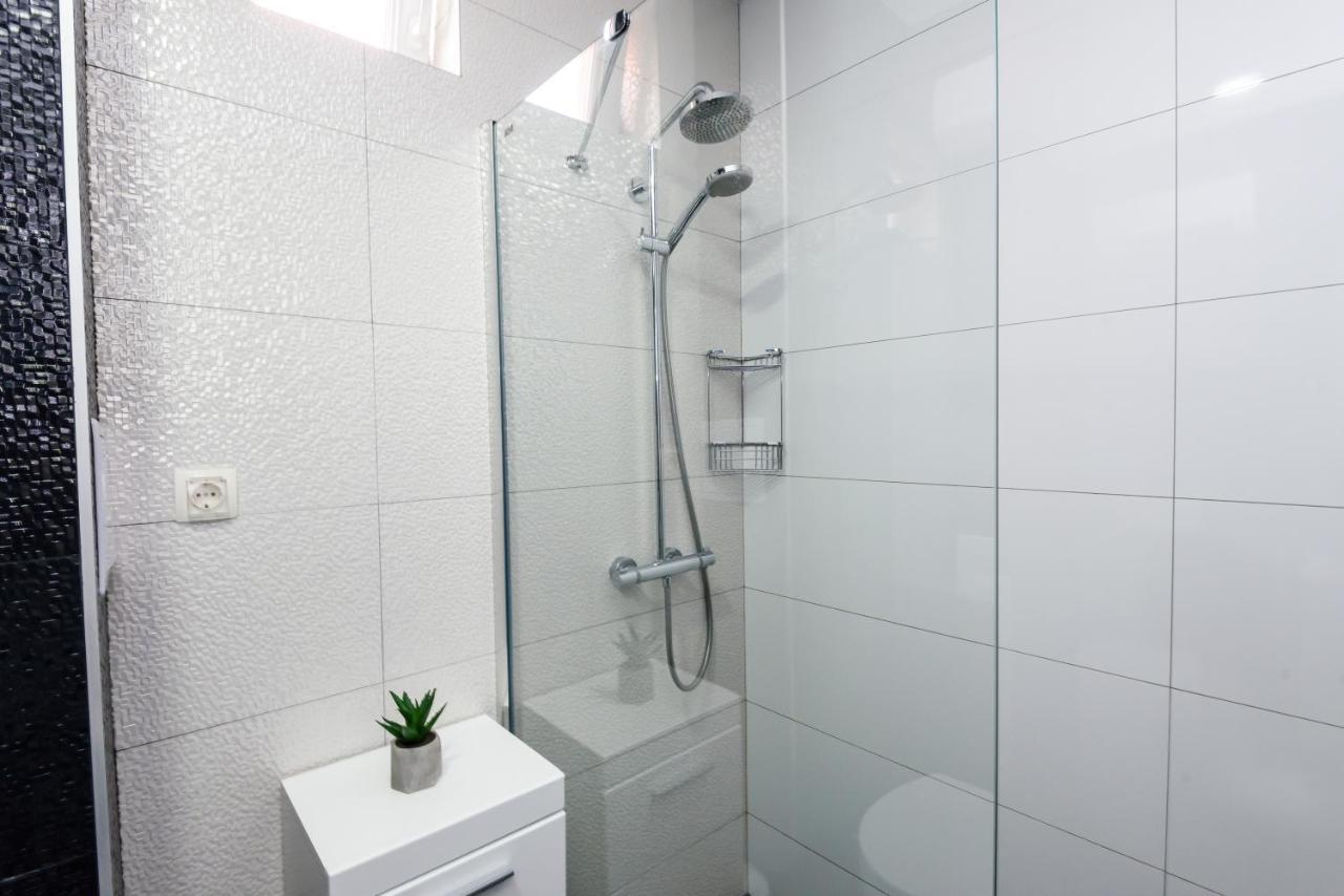 Apartment Tina Ploce  Bagian luar foto
