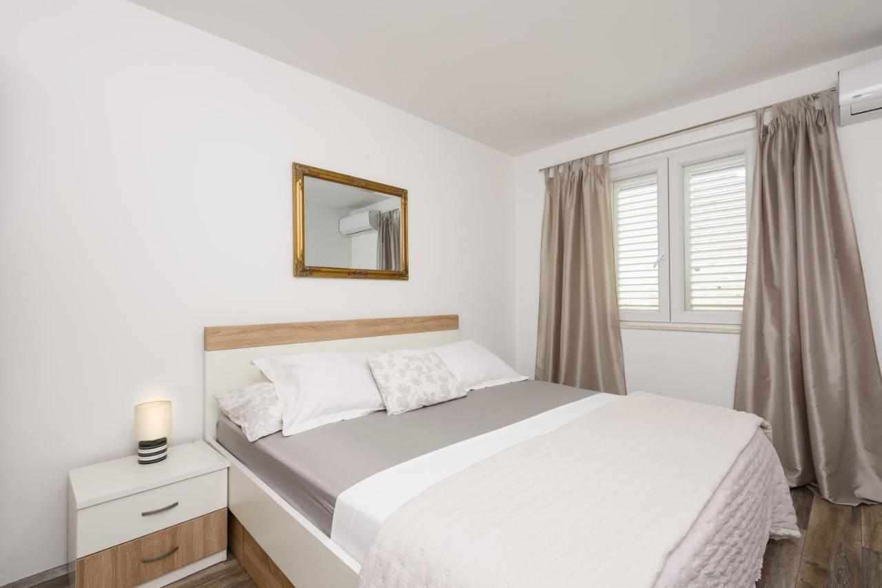 Apartment Tina Ploce  Bagian luar foto